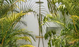 Majestuosa villa de una planta en venta con diseño relajante y balinés, situada a poca distancia de Puerto Banús, Marbella 52967 