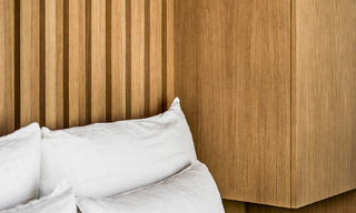 Majestuosa villa de una planta en venta con diseño relajante y balinés, situada a poca distancia de Puerto Banús, Marbella 52968 