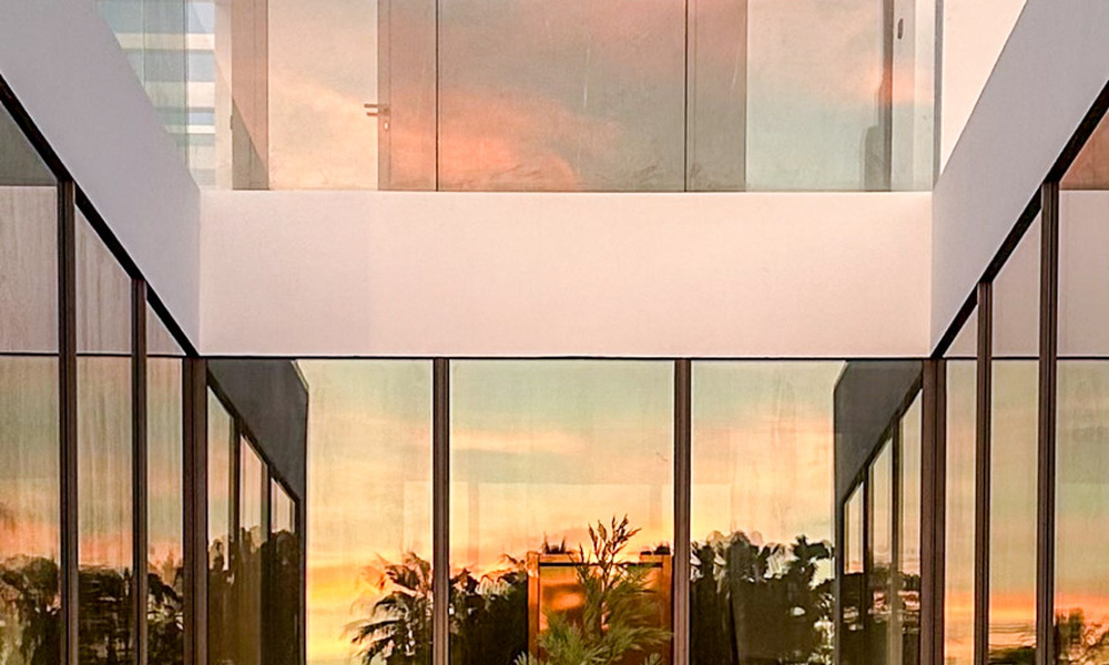 Lista para entrar a vivir, exclusiva villa adosada de alta gama en venta a poca distancia de Puerto Banús en Nueva Andalucía, Marbella 61004