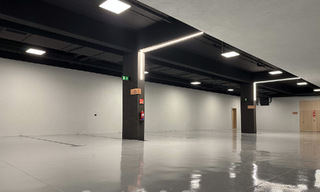 Lista para entrar a vivir, exclusiva villa adosada de alta gama en venta a poca distancia de Puerto Banús en Nueva Andalucía, Marbella 61008 