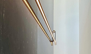 Lista para entrar a vivir, exclusiva villa adosada de alta gama en venta a poca distancia de Puerto Banús en Nueva Andalucía, Marbella 61020 