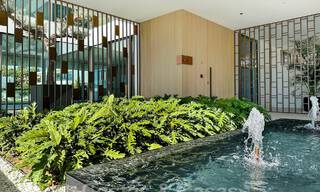 Lista para entrar a vivir, exclusiva villa adosada de alta gama en venta a poca distancia de Puerto Banús en Nueva Andalucía, Marbella 61033 