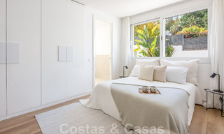 Villa mediterránea independiente en venta a poca distancia de los servicios con vistas al valle del golf y al paisaje de la montaña en Nueva Andalucía, Marbella 47547 
