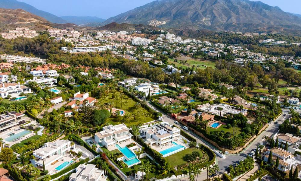 Oportunidad de inversión! Parcela de casi 8.000m² en venta en una exclusiva zona de villas de Nueva Andalucía, Marbella 47610