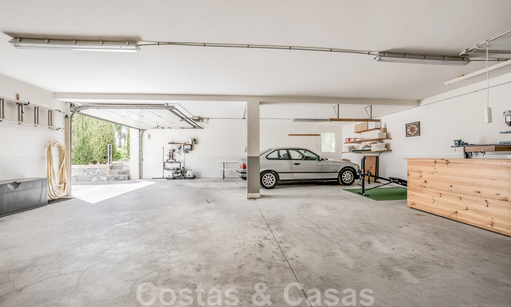 Encantadora villa andaluza en venta con tranquilas vistas al campo de golf en la codiciada zona residencial de La Quinta, Benahavís - Marbella 47692