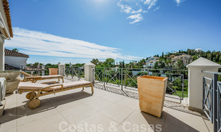 Encantadora villa andaluza en venta con tranquilas vistas al campo de golf en la codiciada zona residencial de La Quinta, Benahavís - Marbella 47695 