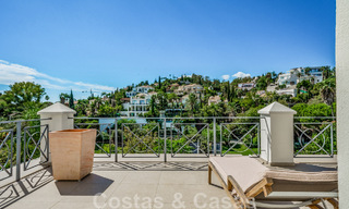Encantadora villa andaluza en venta con tranquilas vistas al campo de golf en la codiciada zona residencial de La Quinta, Benahavís - Marbella 47697 