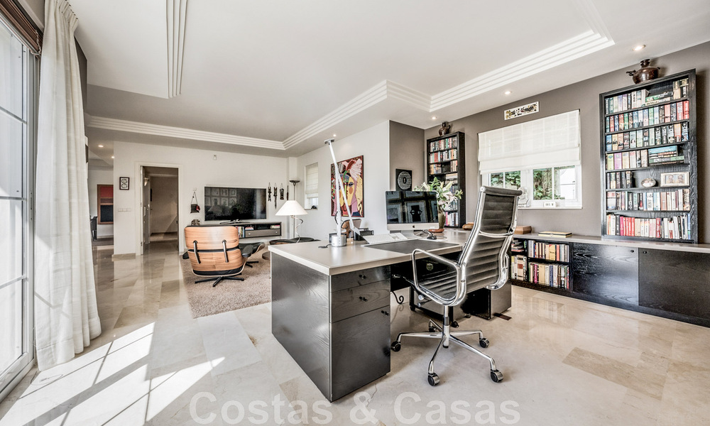 Encantadora villa andaluza en venta con tranquilas vistas al campo de golf en la codiciada zona residencial de La Quinta, Benahavís - Marbella 47698