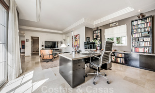 Encantadora villa andaluza en venta con tranquilas vistas al campo de golf en la codiciada zona residencial de La Quinta, Benahavís - Marbella 47698 