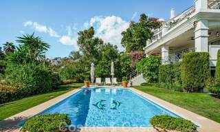 Encantadora villa andaluza en venta con tranquilas vistas al campo de golf en la codiciada zona residencial de La Quinta, Benahavís - Marbella 47703 