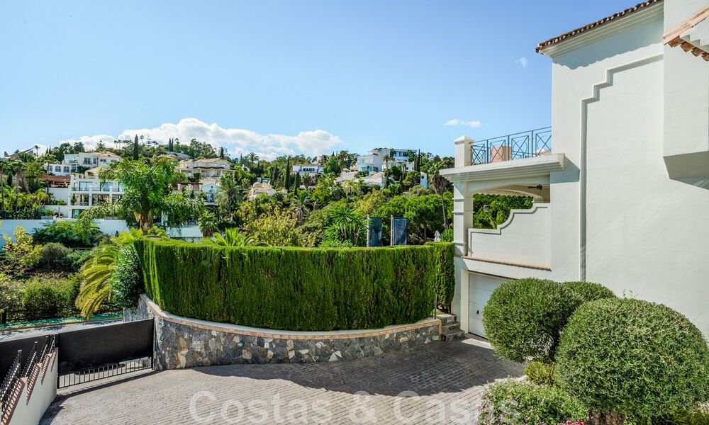 Encantadora villa andaluza en venta con tranquilas vistas al campo de golf en la codiciada zona residencial de La Quinta, Benahavís - Marbella 47706