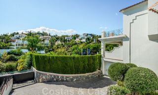Encantadora villa andaluza en venta con tranquilas vistas al campo de golf en la codiciada zona residencial de La Quinta, Benahavís - Marbella 47706 