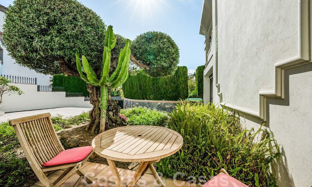 Encantadora villa andaluza en venta con tranquilas vistas al campo de golf en la codiciada zona residencial de La Quinta, Benahavís - Marbella 47707