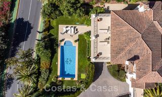 Encantadora villa andaluza en venta con tranquilas vistas al campo de golf en la codiciada zona residencial de La Quinta, Benahavís - Marbella 47708 