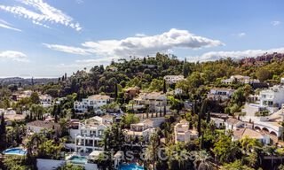 Encantadora villa andaluza en venta con tranquilas vistas al campo de golf en la codiciada zona residencial de La Quinta, Benahavís - Marbella 47709 
