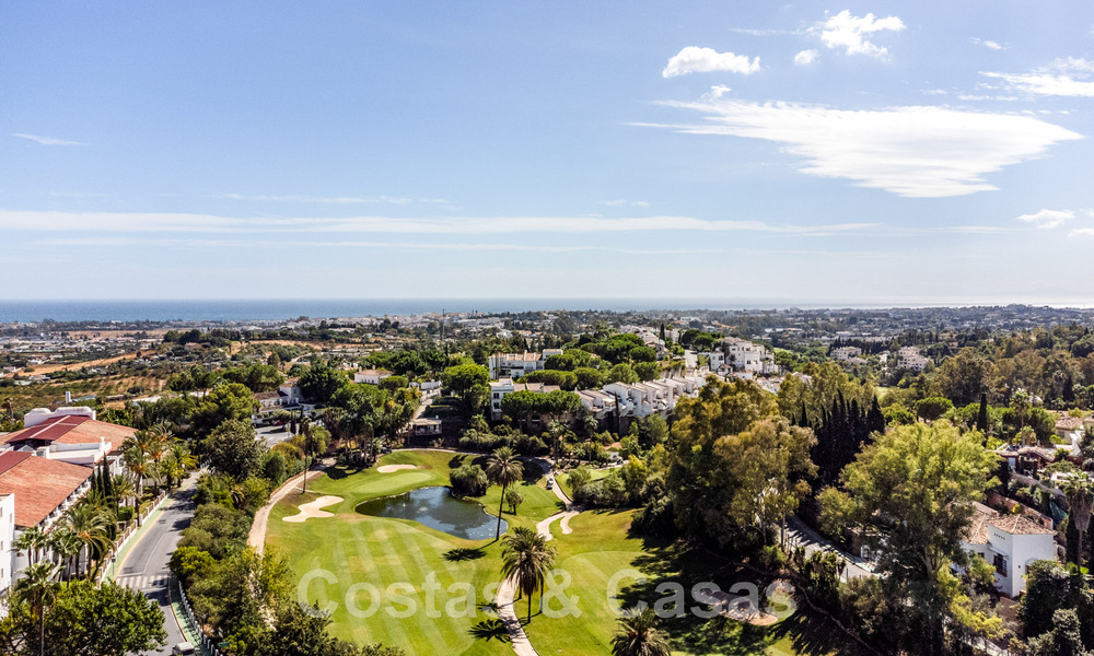 Encantadora villa andaluza en venta con tranquilas vistas al campo de golf en la codiciada zona residencial de La Quinta, Benahavís - Marbella 47710