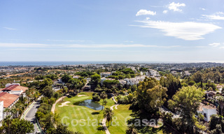 Encantadora villa andaluza en venta con tranquilas vistas al campo de golf en la codiciada zona residencial de La Quinta, Benahavís - Marbella 47710 
