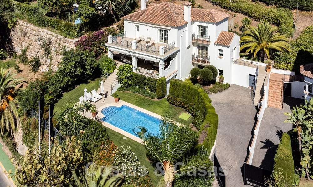 Encantadora villa andaluza en venta con tranquilas vistas al campo de golf en la codiciada zona residencial de La Quinta, Benahavís - Marbella 47711