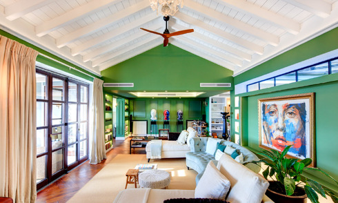 Preciosa casa adosada totalmente reformada en venta con vistas panorámicas al mar en la urbanización cerrada de Benahavis - Marbella 47614