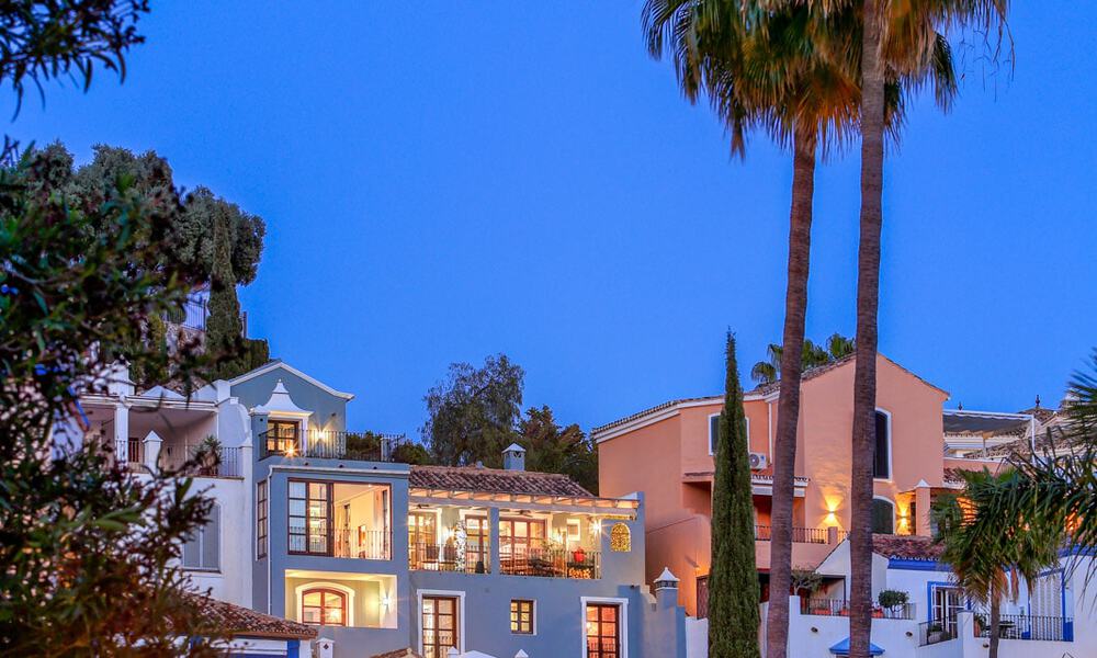 Preciosa casa adosada totalmente reformada en venta con vistas panorámicas al mar en la urbanización cerrada de Benahavis - Marbella 47615