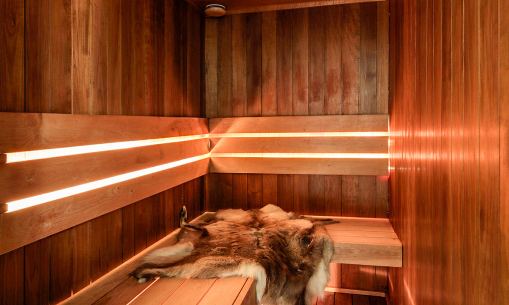 Preciosa casa adosada totalmente reformada en venta con vistas panorámicas al mar en la urbanización cerrada de Benahavis - Marbella 47622