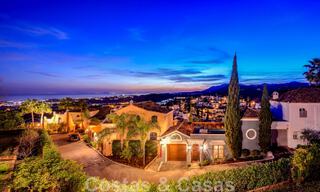 Preciosa casa adosada totalmente reformada en venta con vistas panorámicas al mar en la urbanización cerrada de Benahavis - Marbella 47625 