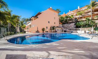 Amplio dúplex, ático con amplias terrazas y el mar Mediterráneo en el horizonte en venta en Nueva Andalucía, Marbella 48518 