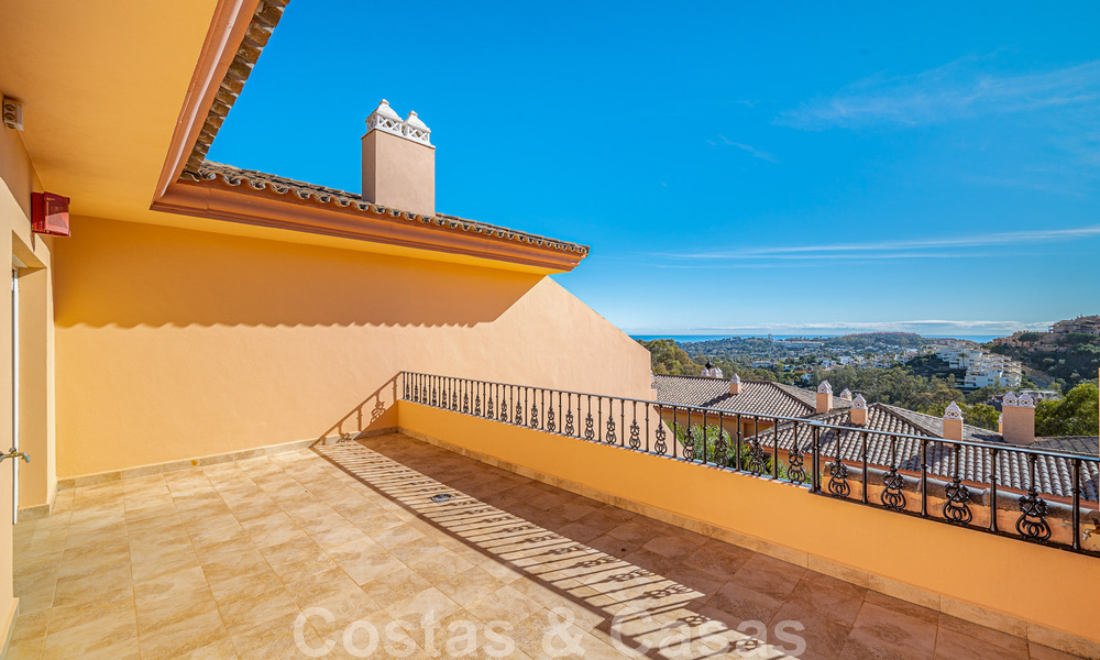 Amplio dúplex, ático con amplias terrazas y el mar Mediterráneo en el horizonte en venta en Nueva Andalucía, Marbella 48522