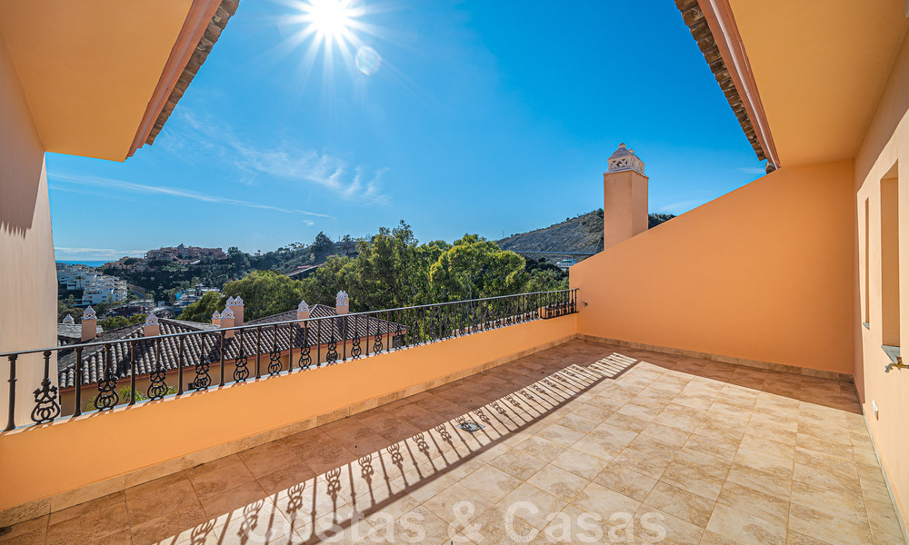 Amplio dúplex, ático con amplias terrazas y el mar Mediterráneo en el horizonte en venta en Nueva Andalucía, Marbella 48523
