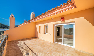 Amplio dúplex, ático con amplias terrazas y el mar Mediterráneo en el horizonte en venta en Nueva Andalucía, Marbella 48524 