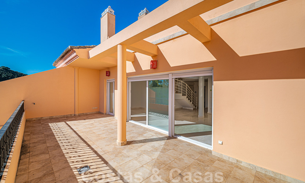 Amplio dúplex, ático con amplias terrazas y el mar Mediterráneo en el horizonte en venta en Nueva Andalucía, Marbella 48529