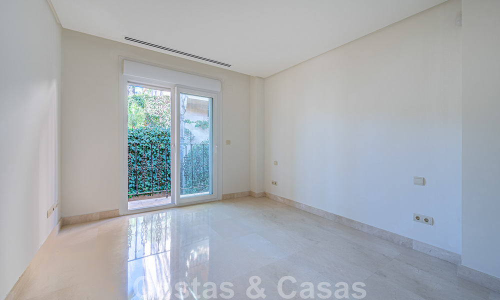 Amplio dúplex, ático con amplias terrazas y el mar Mediterráneo en el horizonte en venta en Nueva Andalucía, Marbella 48533