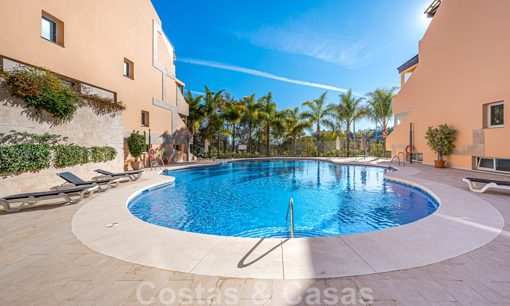 Amplio dúplex, ático con amplias terrazas y el mar Mediterráneo en el horizonte en venta en Nueva Andalucía, Marbella 48558