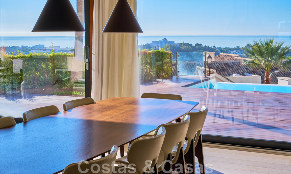 Villa reformada de estilo moderno en venta con impresionantes vistas al mar en urbanización cerrada en Marbella - Benahavis 48355