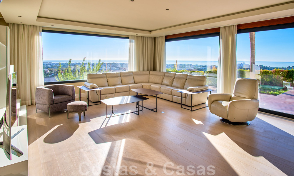 Villa reformada de estilo moderno en venta con impresionantes vistas al mar en urbanización cerrada en Marbella - Benahavis 48356
