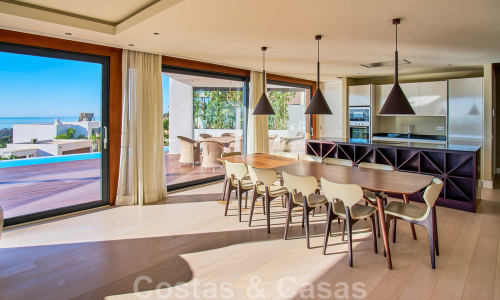 Villa reformada de estilo moderno en venta con impresionantes vistas al mar en urbanización cerrada en Marbella - Benahavis 48358