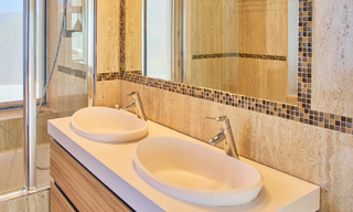 Villa reformada de estilo moderno en venta con impresionantes vistas al mar en urbanización cerrada en Marbella - Benahavis 48368 