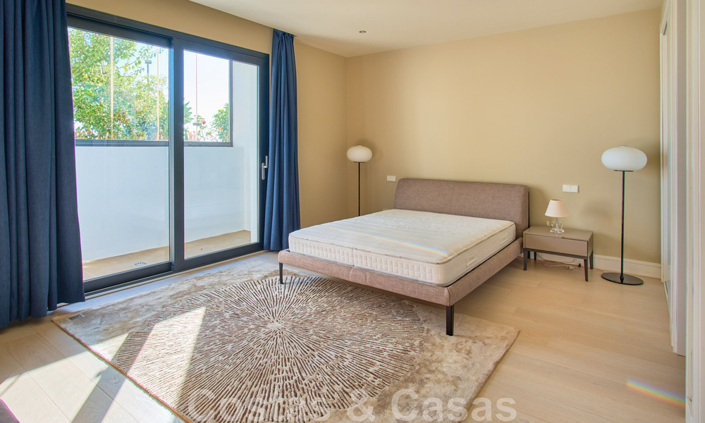 Villa reformada de estilo moderno en venta con impresionantes vistas al mar en urbanización cerrada en Marbella - Benahavis 48371