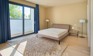 Villa reformada de estilo moderno en venta con impresionantes vistas al mar en urbanización cerrada en Marbella - Benahavis 48371 