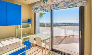 Villa reformada de estilo moderno en venta con impresionantes vistas al mar en urbanización cerrada en Marbella - Benahavis 48378 