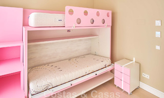 Villa reformada de estilo moderno en venta con impresionantes vistas al mar en urbanización cerrada en Marbella - Benahavis 48379 