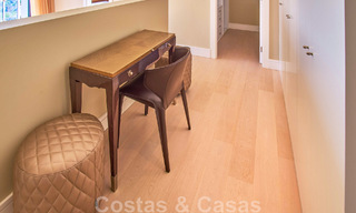 Villa reformada de estilo moderno en venta con impresionantes vistas al mar en urbanización cerrada en Marbella - Benahavis 48384 