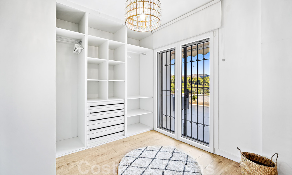 Villa andaluza de lujo en venta junto a campo de golf, con vistas al mar, en zona muy solicitada en Marbella Este 48321