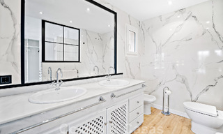 Villa andaluza de lujo en venta junto a campo de golf, con vistas al mar, en zona muy solicitada en Marbella Este 48327 