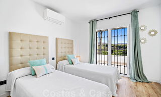 Villa andaluza de lujo en venta junto a campo de golf, con vistas al mar, en zona muy solicitada en Marbella Este 48329 