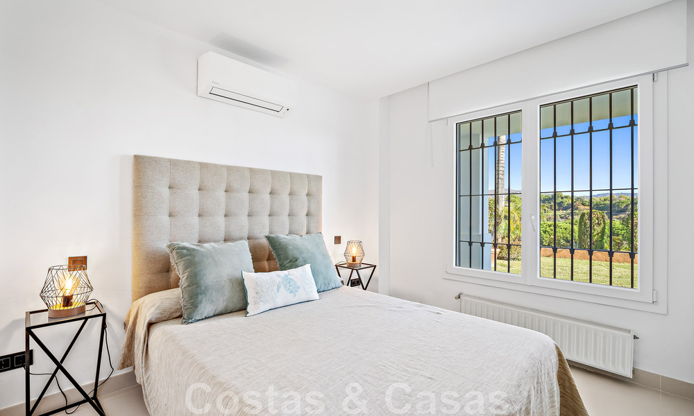 Villa andaluza de lujo en venta junto a campo de golf, con vistas al mar, en zona muy solicitada en Marbella Este 48330