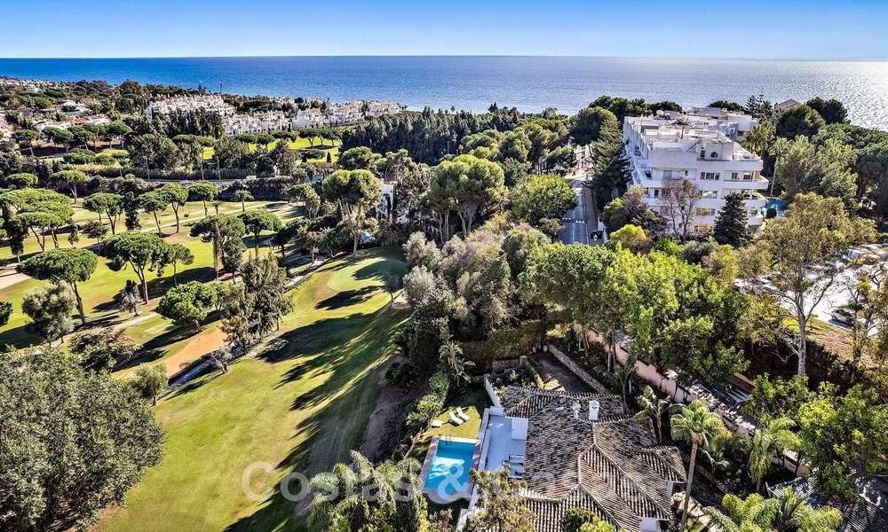 Villa andaluza de lujo en venta junto a campo de golf, con vistas al mar, en zona muy solicitada en Marbella Este 48336