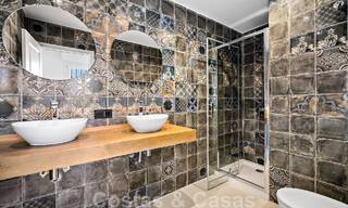 Villa andaluza de lujo en venta junto a campo de golf, con vistas al mar, en zona muy solicitada en Marbella Este 48338 