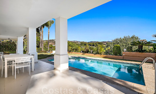 Villa andaluza de lujo en venta junto a campo de golf, con vistas al mar, en zona muy solicitada en Marbella Este 48339 