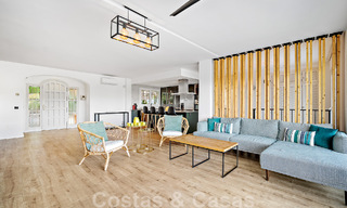 Villa andaluza de lujo en venta junto a campo de golf, con vistas al mar, en zona muy solicitada en Marbella Este 48345 